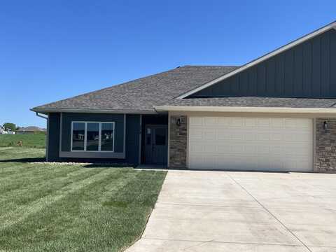 938 11th St. SE, Sioux Center, IA 51250