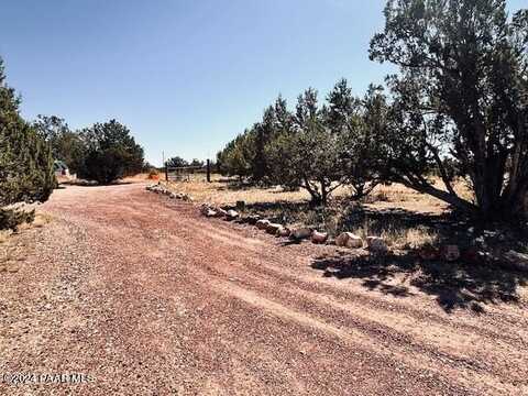 25870 W Fort Rock Road, Seligman, AZ 86337