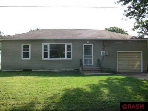 220 SE Adams Avenue, Madelia, MN 56062