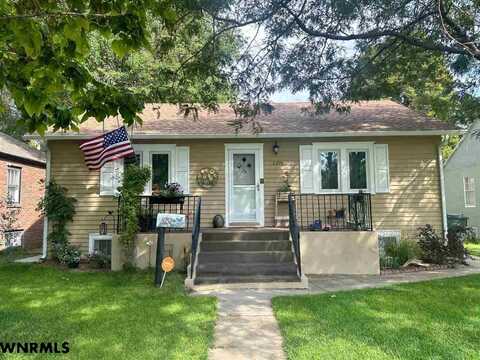 2215 AVENUE B, Scottsbluff, NE 69361