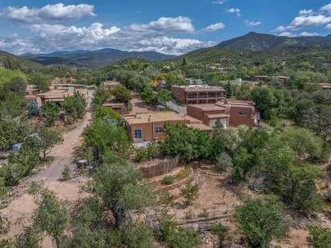 420 Apodaca Hill, Santa Fe, NM 87501