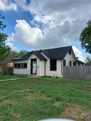 1001 E Sabine Street, Victoria, TX 77901