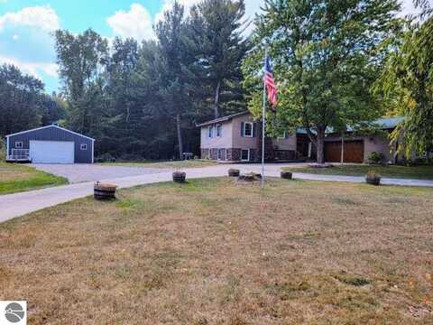 4575 W Jackson Road, Alma, MI 48801