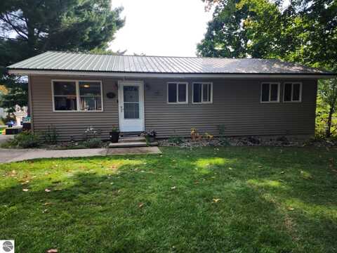 410 Park Street, Bellaire, MI 49615