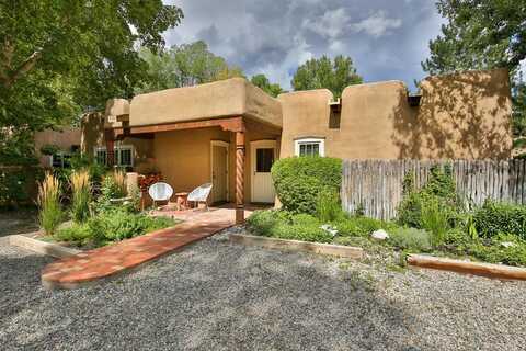 205 Upper Ranchitos Road, Taos, NM 87571