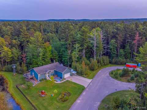 105 Windmill, Marquette, MI 49855