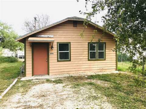 309 Hackberry Street E, Mathis, TX 78368