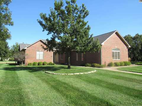 2904 Inverness Rd, Hutchinson, KS 67502