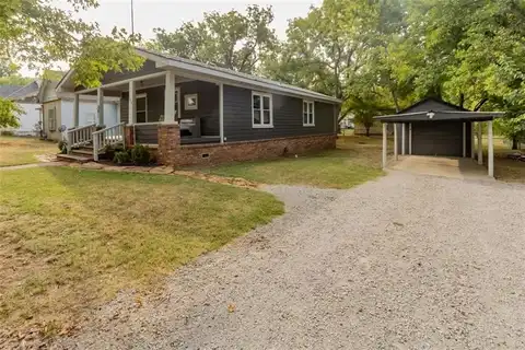 105 W Taylor Street, Caney, KS 67333