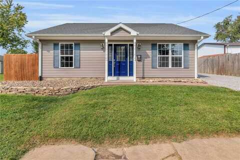 212 S Locust Street, Cameron, MO 64429