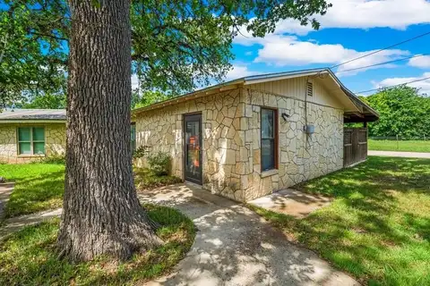 102 E Gary Cross Way, Kerrville, TX 78028