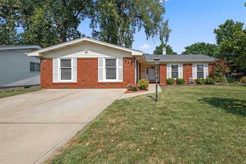 735 Carriage Lane, Hazelwood, MO 63042