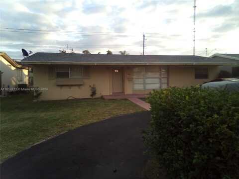 6704 Emerald Lake Dr, Miramar, FL 33023