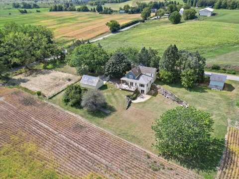 N4614 Paradise Rd, Helenville, WI 53137