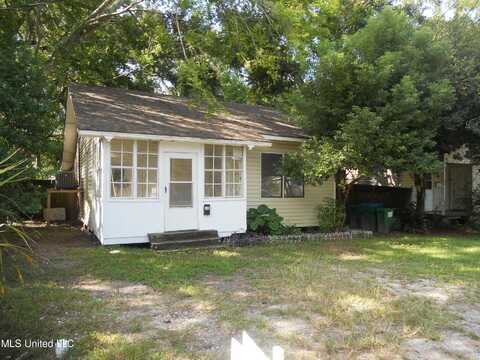 706 Mckinley Street, Pascagoula, MS 39567