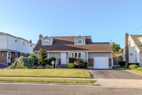 269 N Atlanta Avenue, Massapequa, NY 11758