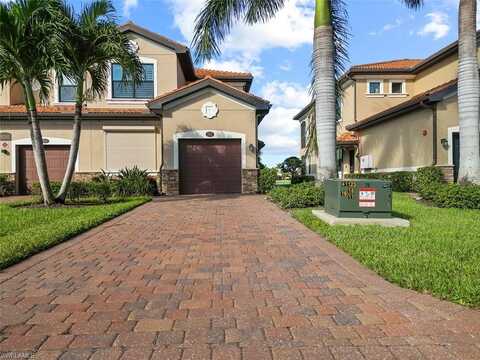 26205 Palace, BONITA SPRINGS, FL 34135