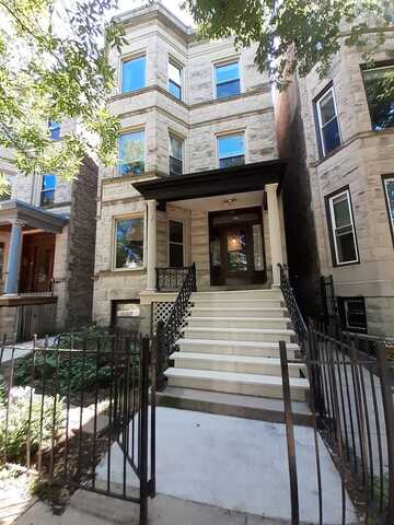 835 W DAKIN Street, Chicago, IL 60613