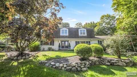 10 Aldbury Drive, Upper Saddle River, NJ 07458