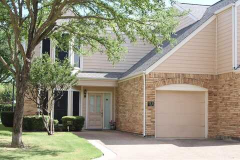 213 Cimarron Trail, Irving, TX 75063