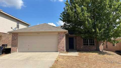 9960 Sparrow Hawk Lane, Fort Worth, TX 76108