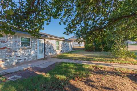 1400-1402 W Coronado Dr, Pampa, TX 79065