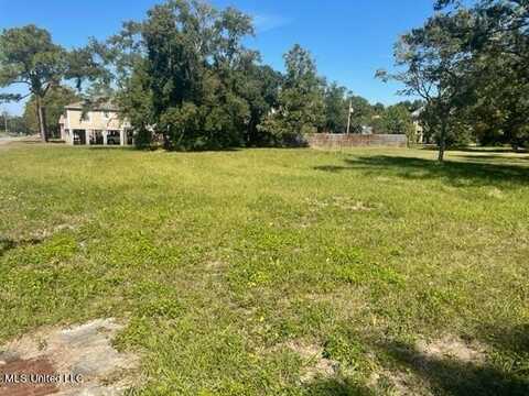 2101 Edgewood Dr, Pascagoula, MS 39568