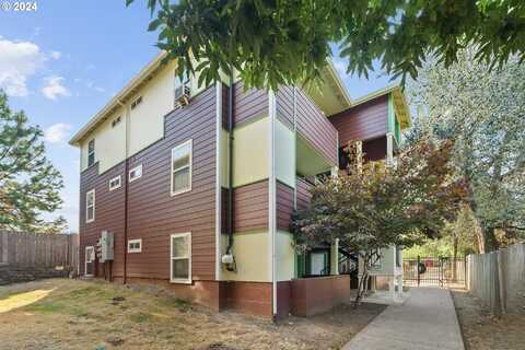 9257 SE CLINTON ST, Portland, OR 97266