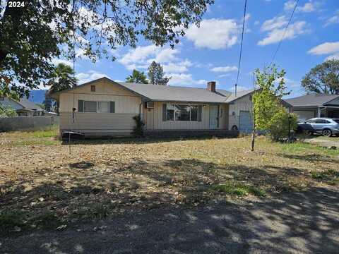 520 NW TUMLIN AVE, Winston, OR 97496