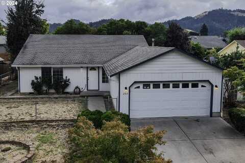 233 SE WILDWOOD WAY, Myrtle Creek, OR 97457