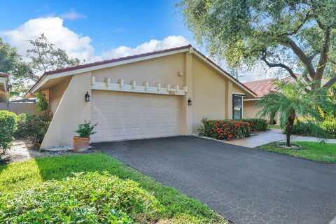 661 Deer Creek Hollows Circle, Deerfield Beach, FL 33442