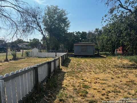 849 avenue f, Poteet, TX 78065