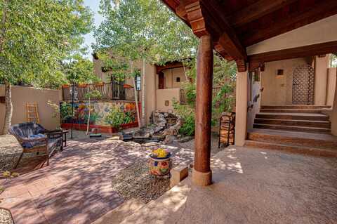 53 E Via Plaza Nueva, Santa Fe, NM 87507