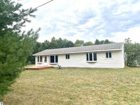 1222 S Pioneer Road, Beulah, MI 49617