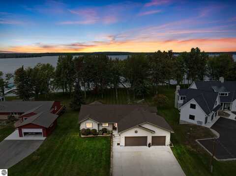 11246 Kings Point, Alanson, MI 49706