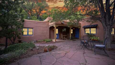 304 De Vargas Lane, Taos, NM 87571