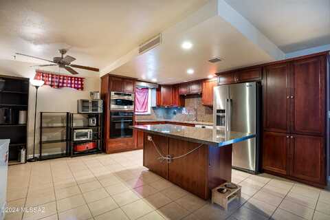 8133 E Holmes Street, Tucson, AZ 85710