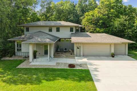 1226 Lakeview Drive, Cedar Falls, IA 50613