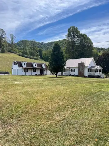 3272 PAINT CREEK RD., MT. HOPE, WV 25880