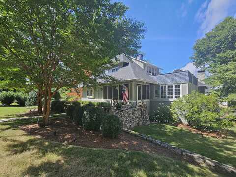 211 Richardson Street, Lookout Mountain, TN 37350