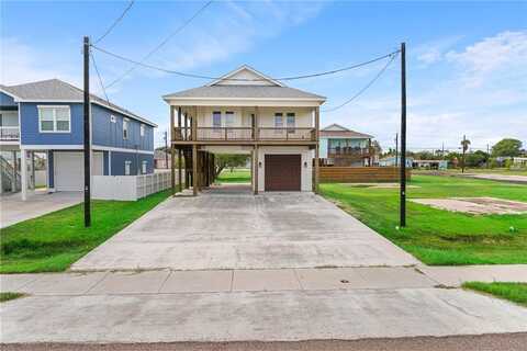 1007 S Live Oak Street, Rockport, TX 78382