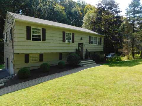 18 Capitola Road, Danbury, CT 06811