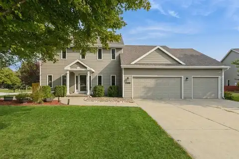 2509 Country Side Circle, West Des Moines, IA 50265