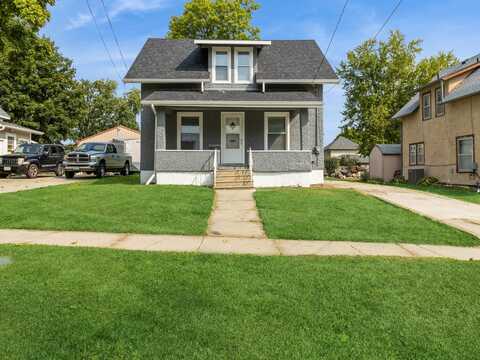 516 S 4th Avenue E, Newton, IA 50208