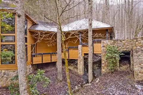 870 Stone Coal Road, Pikeville, KY 41501