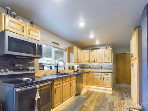 106 S 2nd St, Elk River, ID 83827