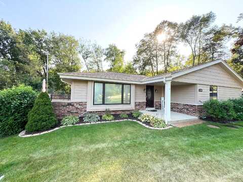 19105 W Overlook Dr, New Berlin, WI 53146