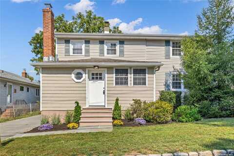 5 Oak Street, Bayville, NY 11709