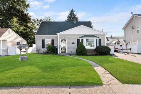 160 Saddle Lane, Levittown, NY 11756