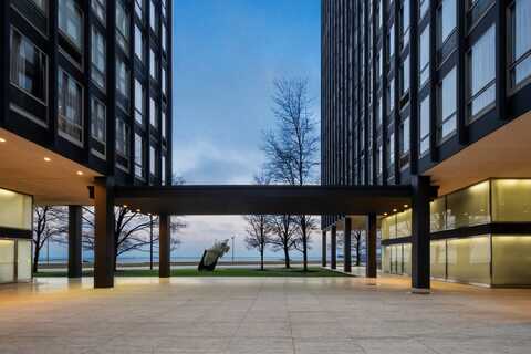 880 N Lake Shore Drive, Chicago, IL 60611